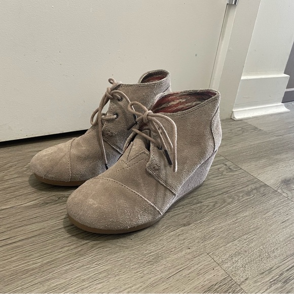 Tom’s leather wedge booties - Picture 2 of 6